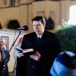 Ma meggyújtottuk az adventi koszorú harmadik gyertyáját