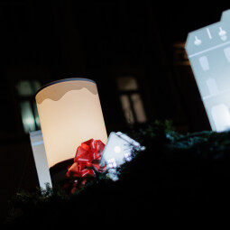 A treia lumânare de pe coroana de Advent a fost aprinsă azi