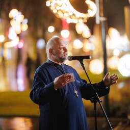 Advent első vasárnapján fellobbant a hit lángja!