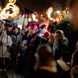 A doua lumânare de pe coroana de Advent a fost aprinsă azi