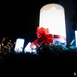 Adventi gyertyagyújtás: minden vasárnap várjuk Önöket a város adventi koszorújánál!