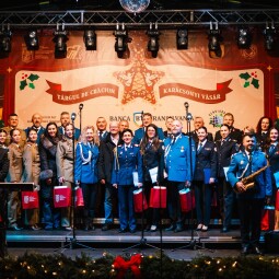 Karácsonyi dallamok szolgálatban – A Szatmár Megyei Csendőrség kórusának ünnepi előadása