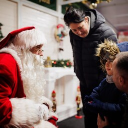 A Mikulás házikója az a varázslatos hely, ahol a gyerekek személyesen találkozhatnak a Mikulással