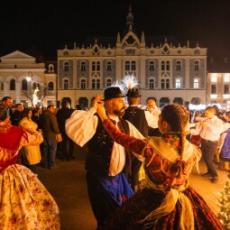 Tánc, lendület és hagyomány – Fiatal néptáncosok látványos flashmobja